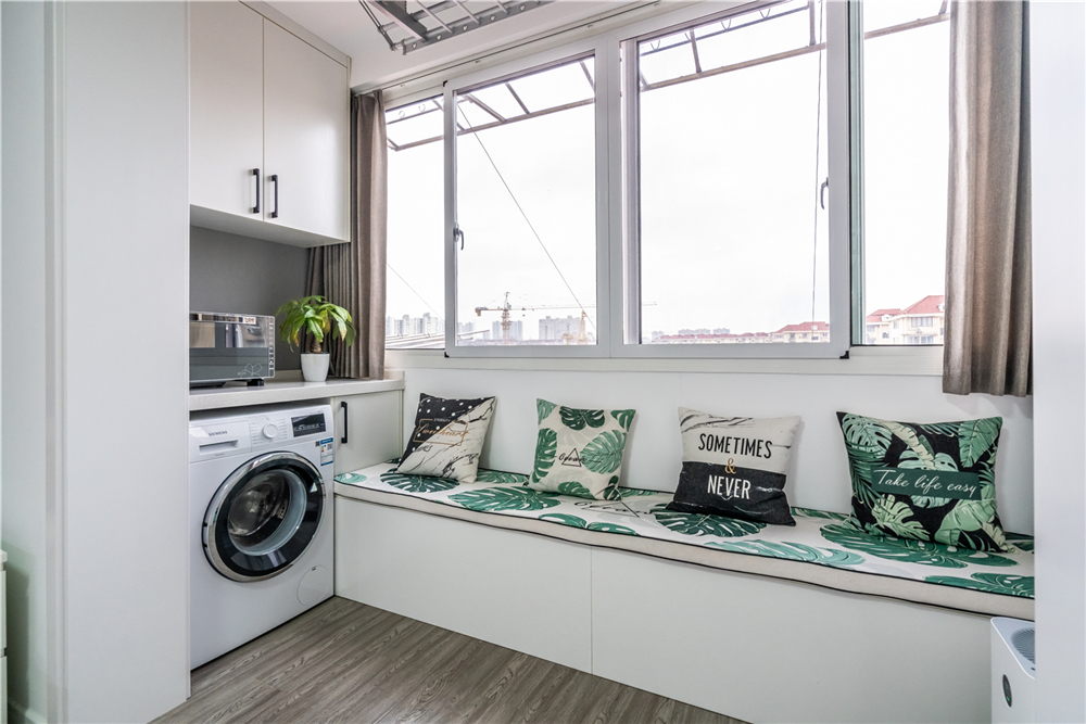 全屋定制是如何利用陽(yáng)臺(tái)空間？(圖1)